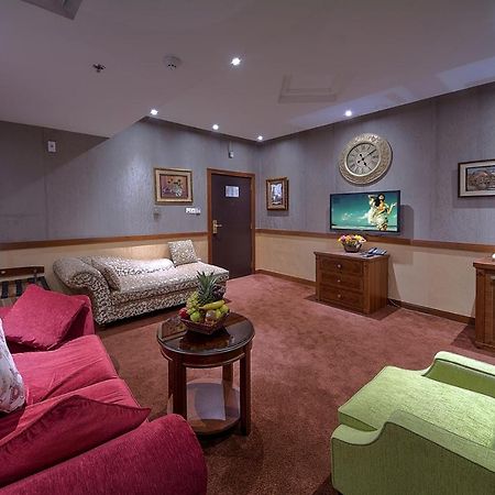 Delmon Palace Hotel Дубай Стая снимка