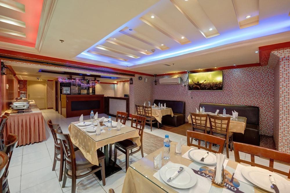 Delmon Palace Hotel Дубай Екстериор снимка