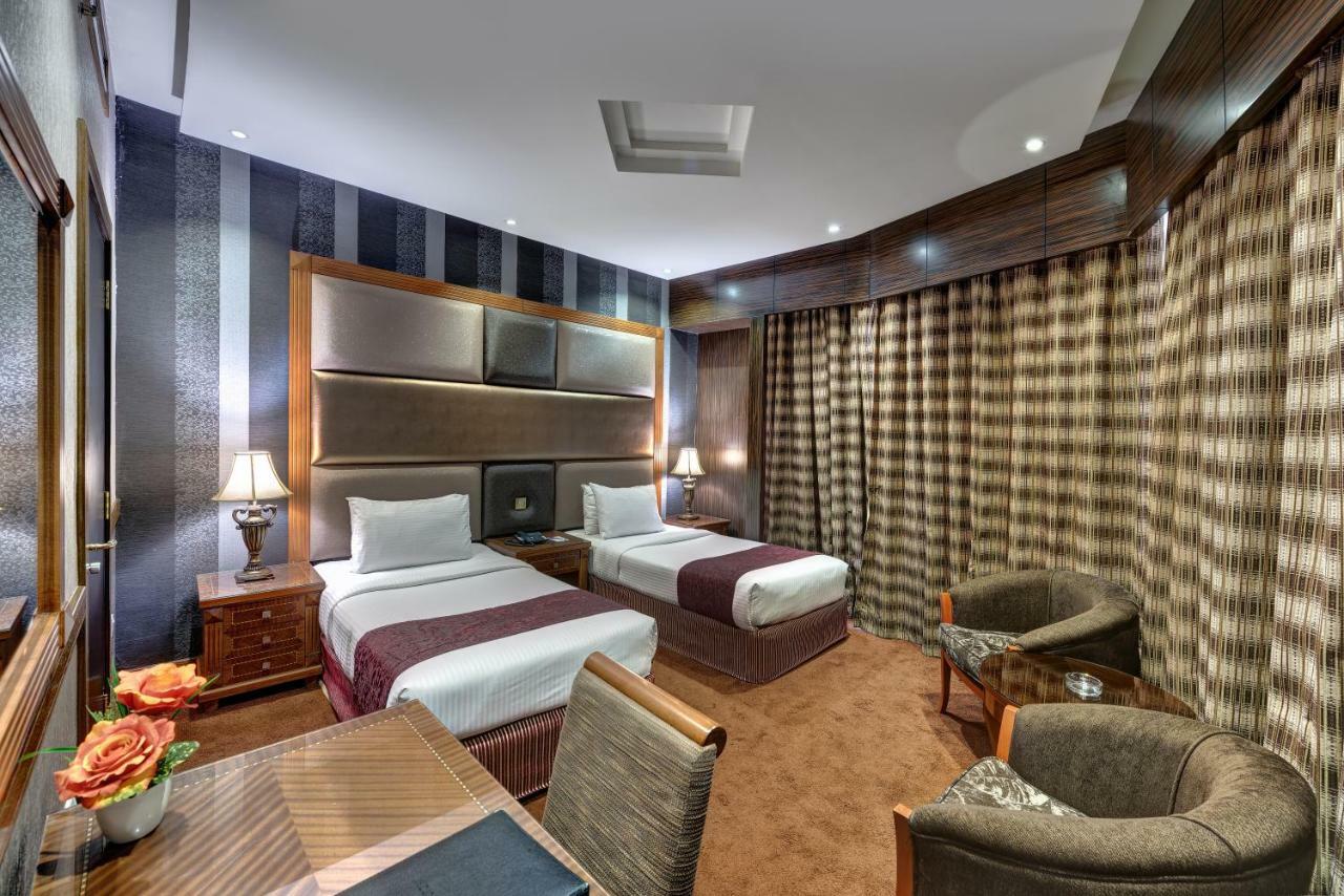Delmon Palace Hotel Дубай Екстериор снимка
