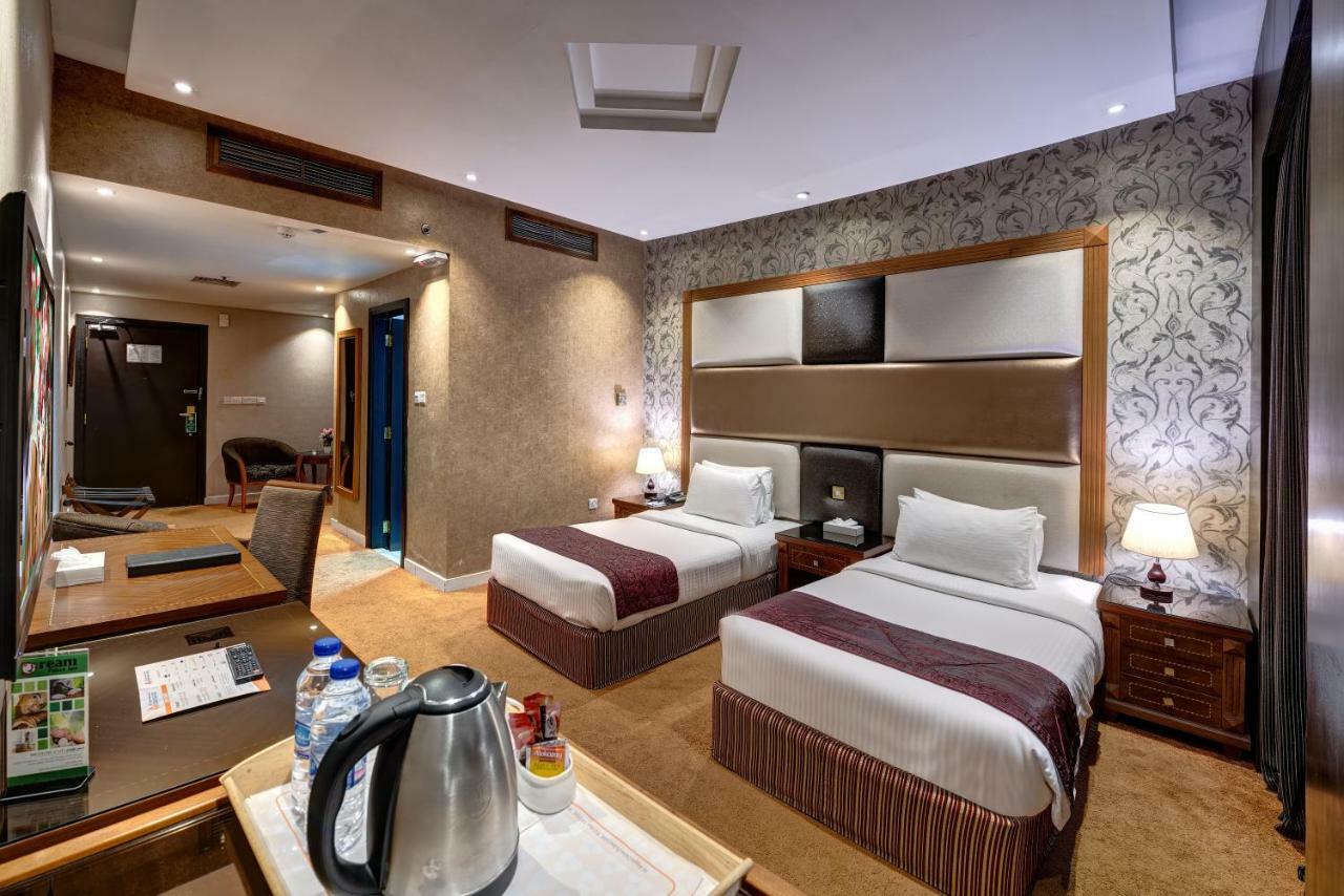 Delmon Palace Hotel Дубай Екстериор снимка