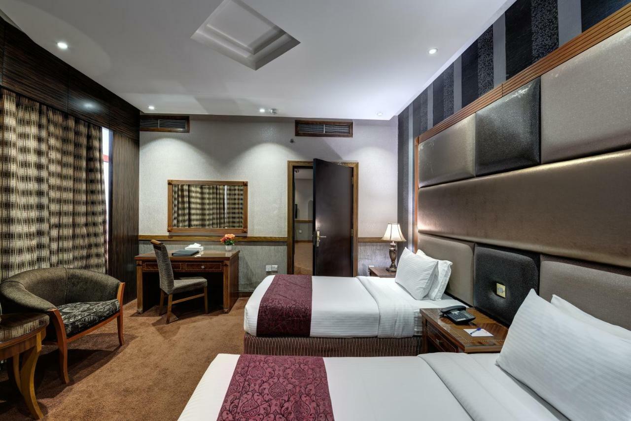 Delmon Palace Hotel Дубай Екстериор снимка