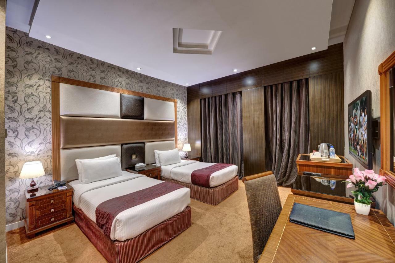 Delmon Palace Hotel Дубай Екстериор снимка