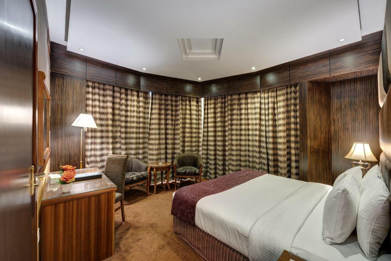 Delmon Palace Hotel Дубай Екстериор снимка