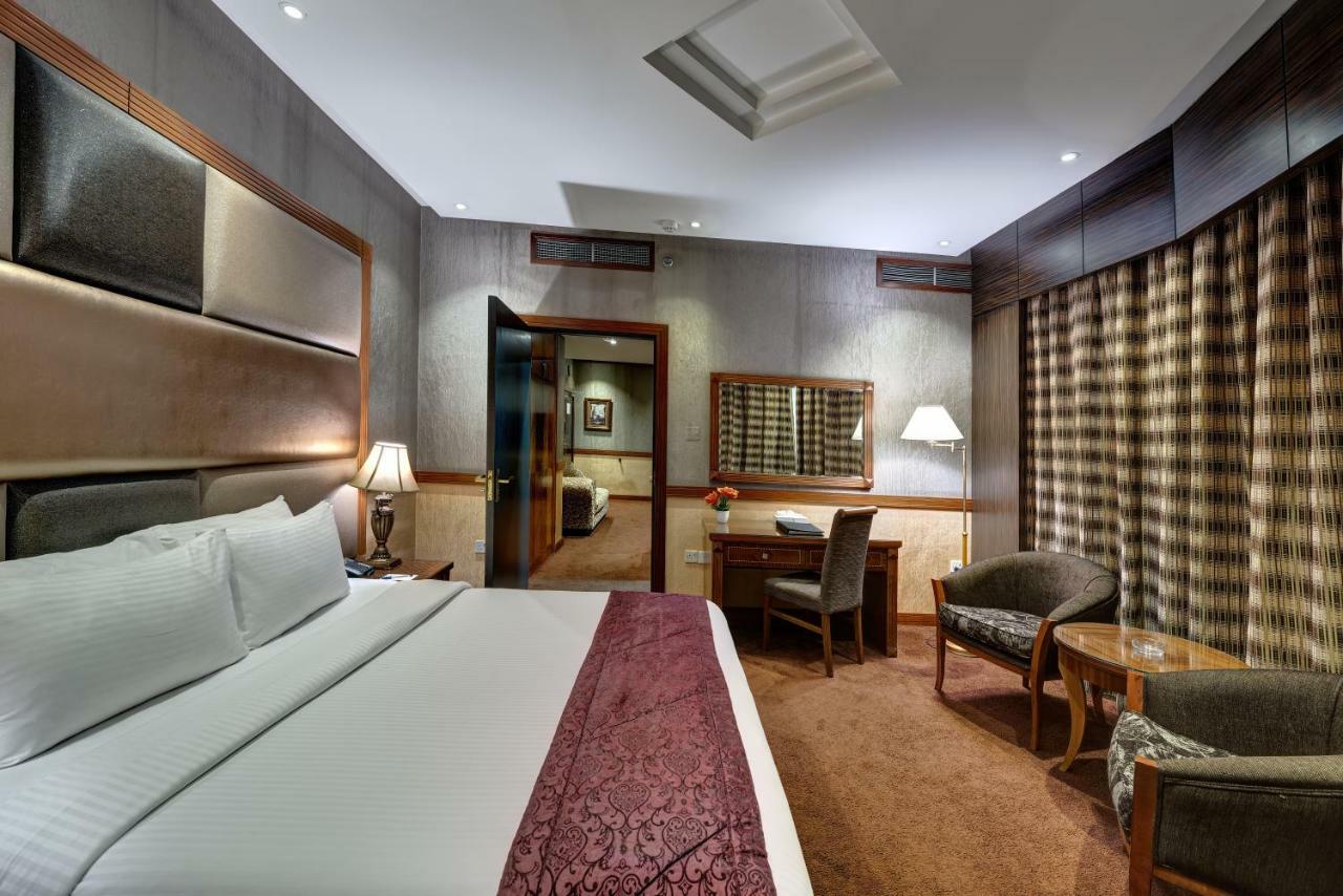 Delmon Palace Hotel Дубай Екстериор снимка