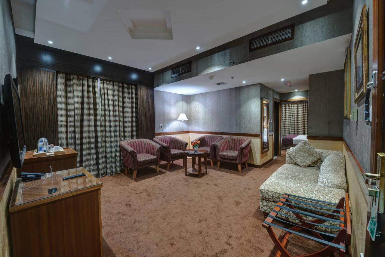 Delmon Palace Hotel Дубай Екстериор снимка