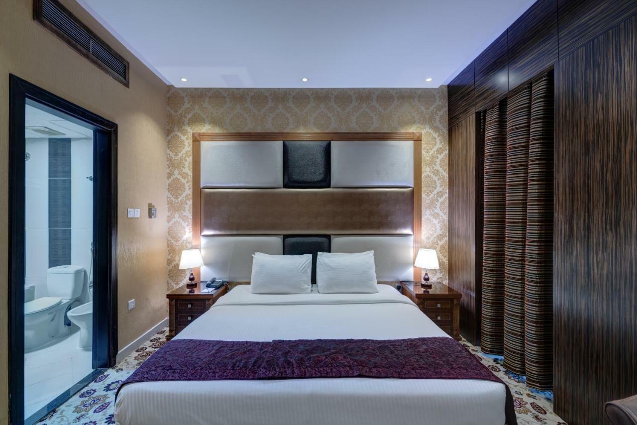 Delmon Palace Hotel Дубай Екстериор снимка
