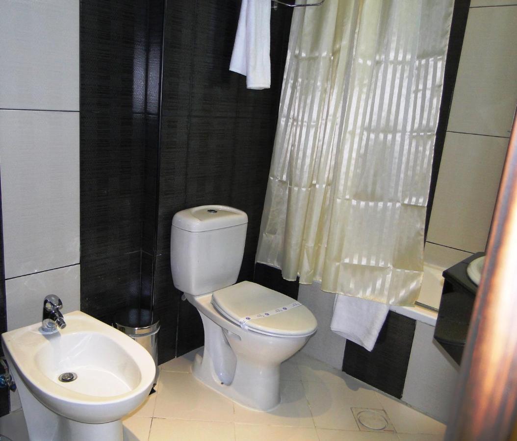 Delmon Palace Hotel Дубай Екстериор снимка