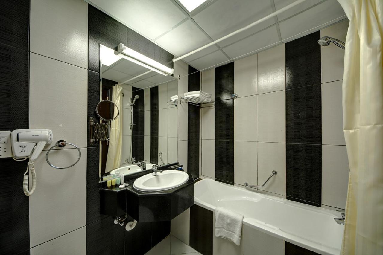 Delmon Palace Hotel Дубай Екстериор снимка